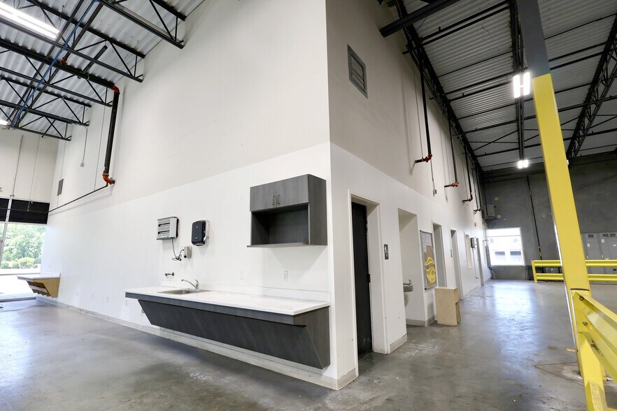 More Photos Of 301 Little Hearst Pky, Port Wentworth Truck Terminal For Sale