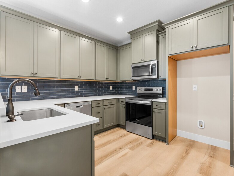 More Photos Of , Portland Multifamily For Sale