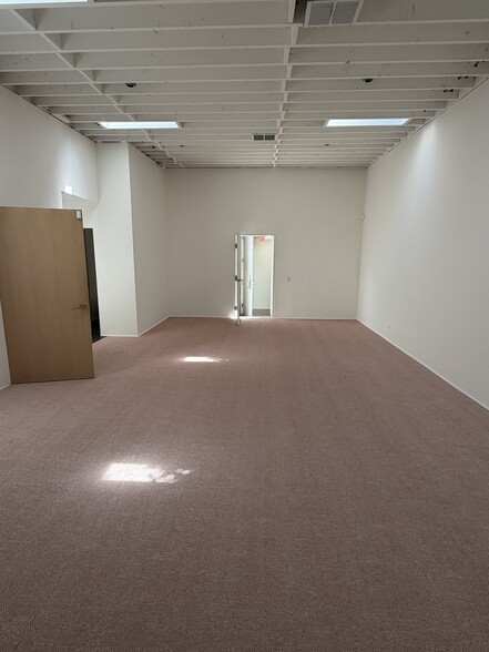 More Photos Of 8115 Melrose Ave, Los Angeles Storefront Retail Office For Lease