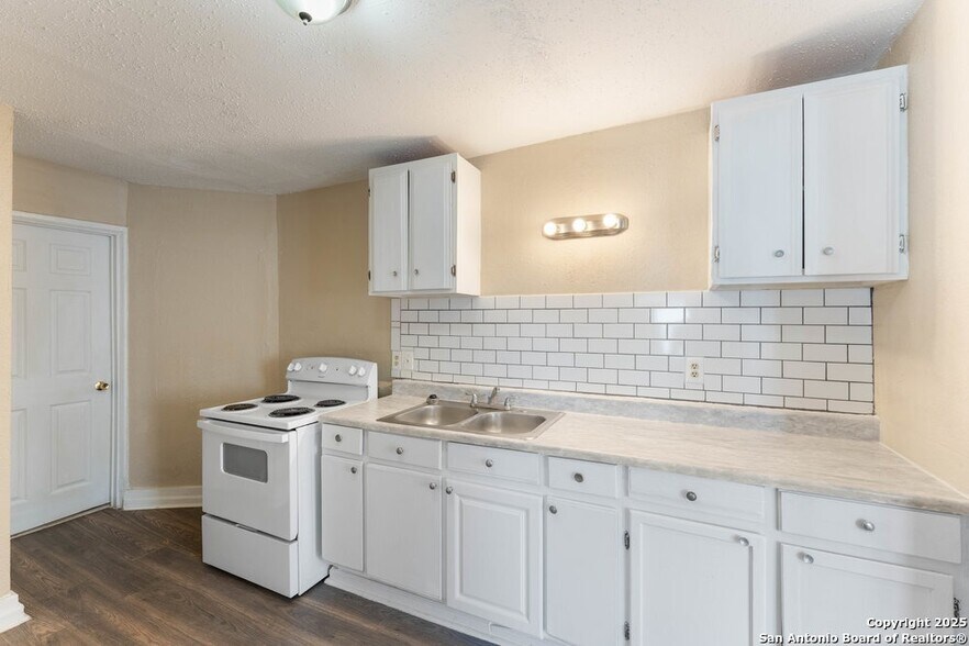 More Photos Of 403 Terrell Ave, San Antonio Apartments For Sale