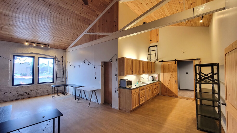 More Photos Of 152 N Pennsylvania Ave, Wilkes Barre Warehouse For Lease