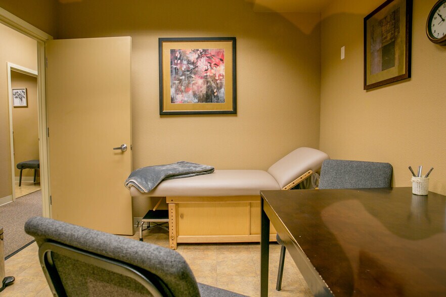 More Photos Of 1970 SE 14th Ave, Albany Medical For Lease