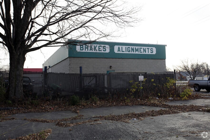 More Photos Of 7575 E 8 Mile Rd, Warren Service Station For Sale