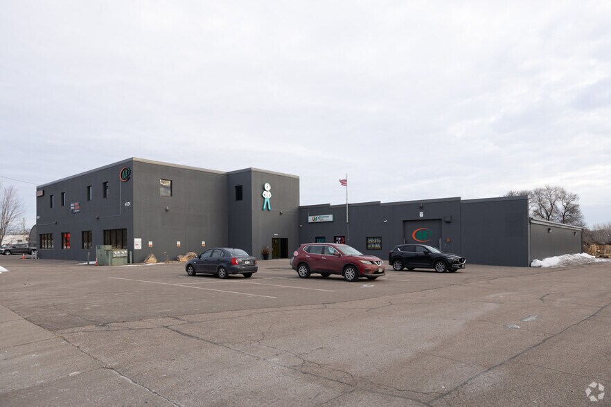 More Photos Of 4024 Washington Ave N, Minneapolis Warehouse For Lease