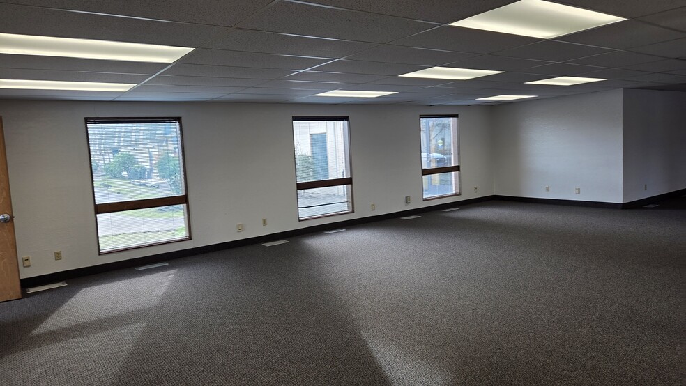More Photos Of 2111 Front St, Salem Office For Lease