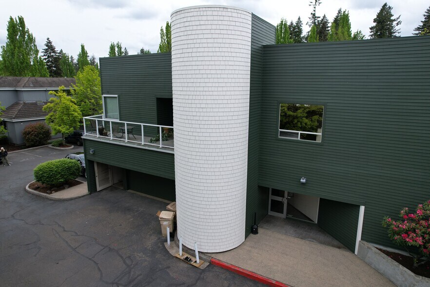 More Photos Of 3990 Collins Way, Lake Oswego Office For Sale