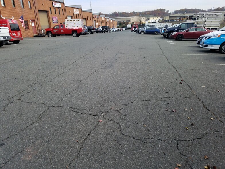 More Photos Of 8395 Euclid Ave, Manassas Park Warehouse For Lease