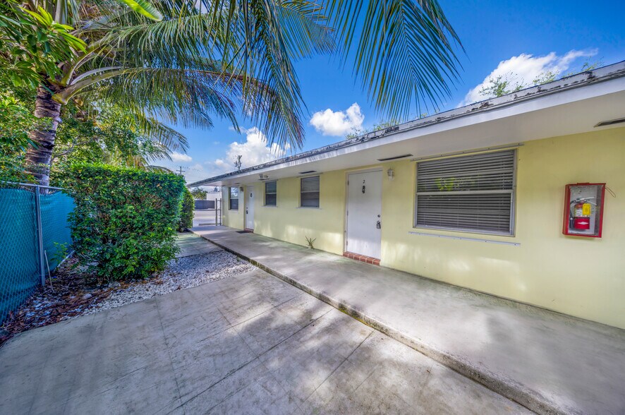More Photos Of 1008 18th Ave N, Lake Worth Beach Apartments For Sale