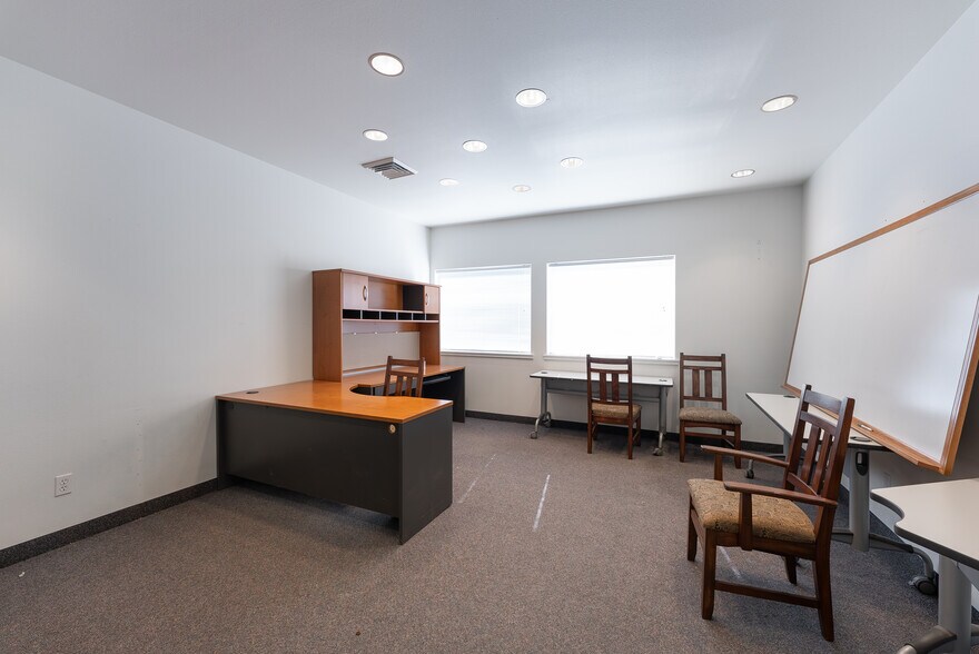 More Photos Of 2665 Glendale Valley Rd, Glendale Office For Sale