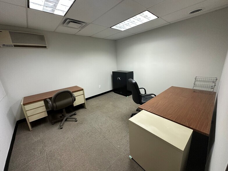 More Photos Of 240 Mohawk Ave, Schenectady Auto Repair For Lease