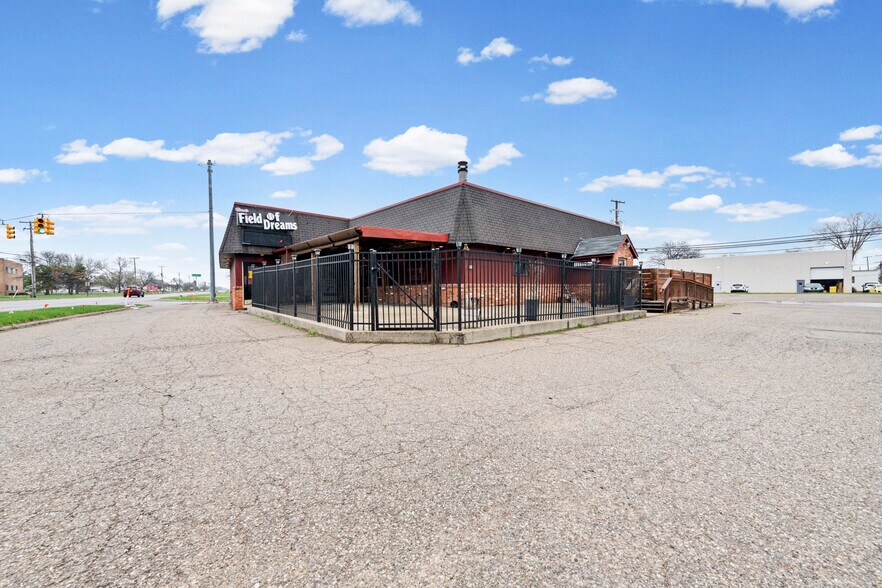 More Photos Of 1090 Rochester Rd, Troy Restaurant For Sale