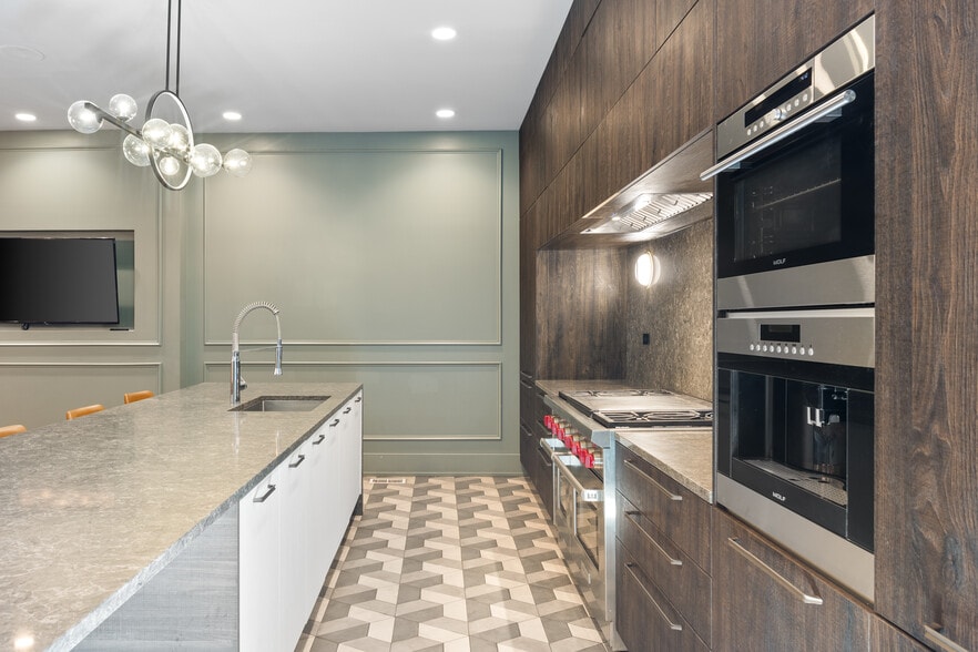 More Photos Of 2521 N Halsted St, Chicago Apartments For Lease