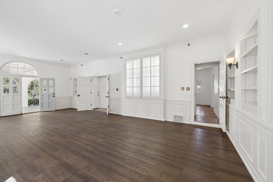 More Photos Of 4526 Wilshire Blvd, Los Angeles Office Residential For Sale