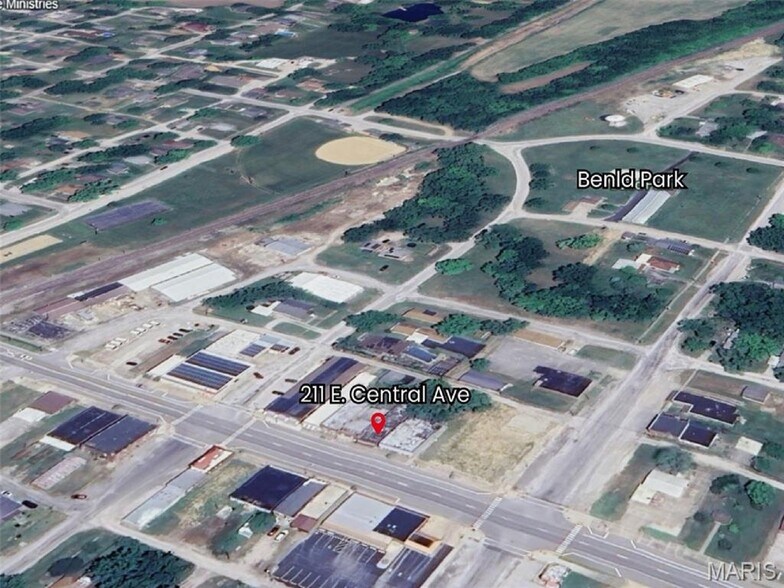 More Photos Of 211 E Central Ave, Benld Office For Sale