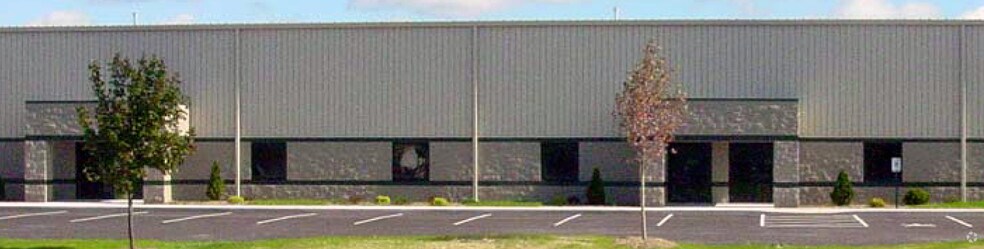 More Photos Of 410-420 Winfield Ct, Slinger Flex For Sale