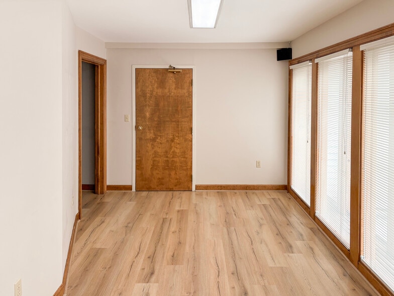 More Photos Of 175 Main St S, Woodbury Medical For Sale