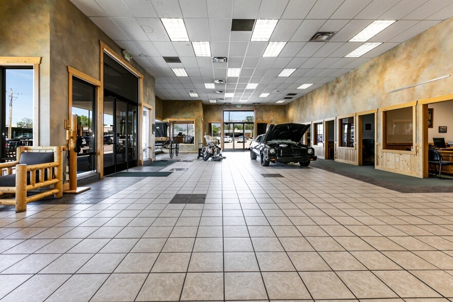More Photos Of 562 S State St, Clearfield Auto Dealership For Sale