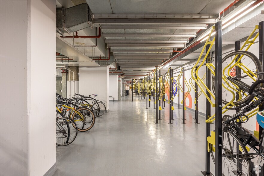 More Photos Of 1 Ropemaker St, London Office For Lease