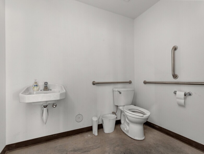 More Photos Of 20 Monarch Ln, Pueblo Industrial For Sale