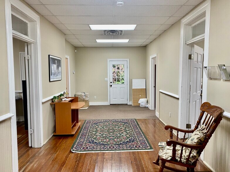More Photos Of 316 S Washington St, Bainbridge Office For Sale