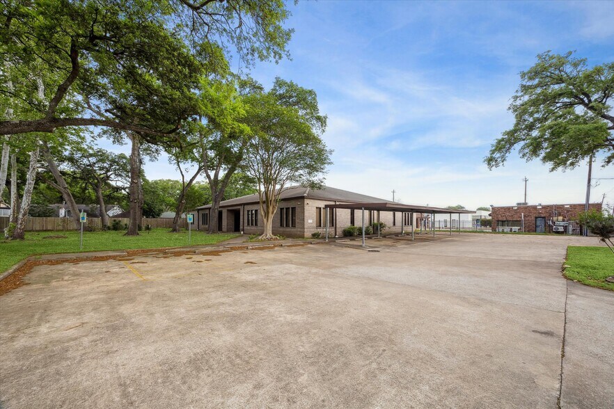 More Photos Of 718 FM 1959 Rd, Houston Medical For Sale