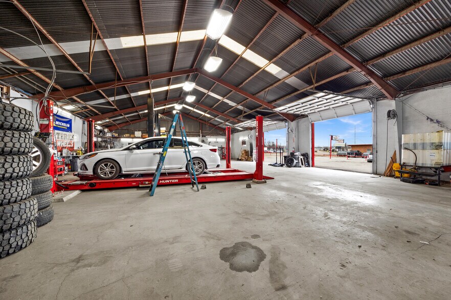 More Photos Of 136 Lavon Dr, Garland Flex For Sale