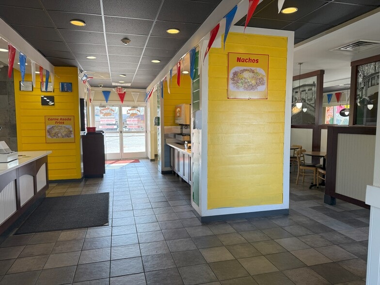 More Photos Of 3550 Isleta Blvd SE, Albuquerque Fast Food For Sale