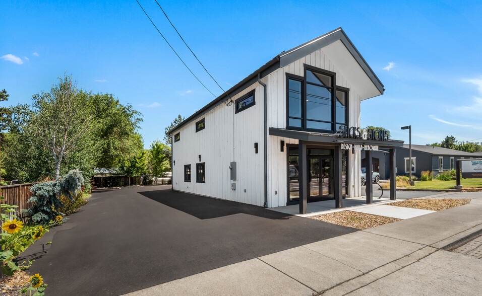 More Photos Of 64678 Cook Ave, Bend General Retail For Sale