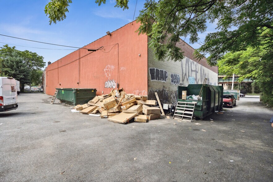 More Photos Of 2916 White Plains, Bronx General Retail For Sale