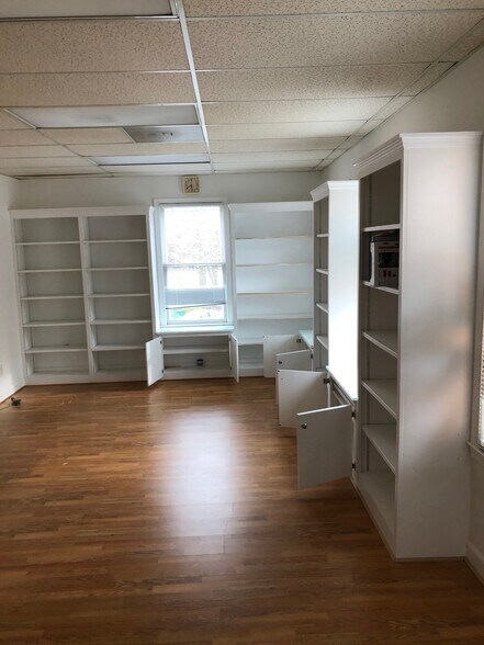 More Photos Of 18500-18540 Office Park Dr, Gaithersburg Office For Sale