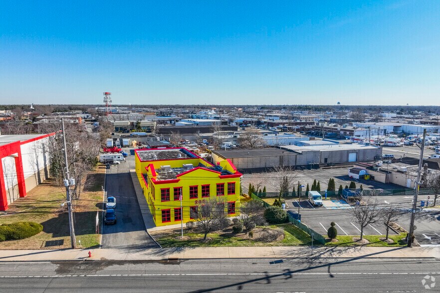 More Photos Of 285 Broadhollow Rd, Farmingdale Flex For Lease