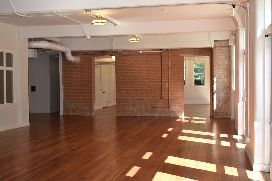 More Photos Of 2218 Bryan St, Dallas Office For Lease