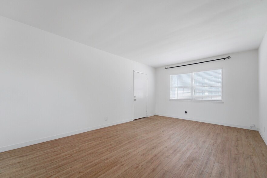 More Photos Of 10958 Venice Blvd, Culver City Apartments For Sale
