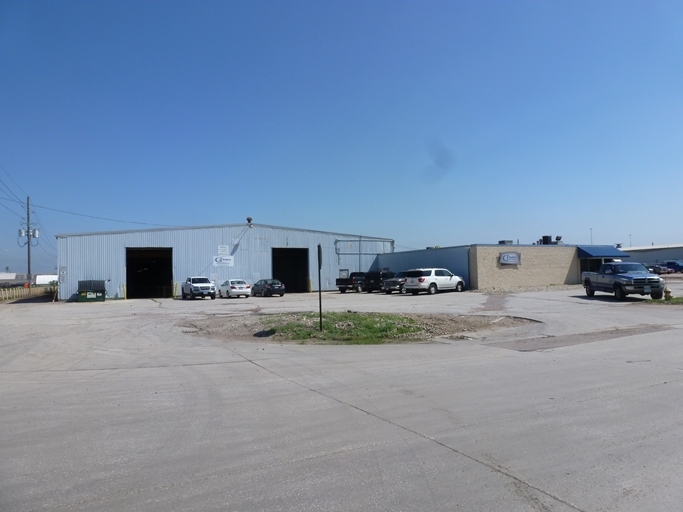 Primary Photo Of 2301 Bridgeport Dr, Sioux City Manufacturing For Lease