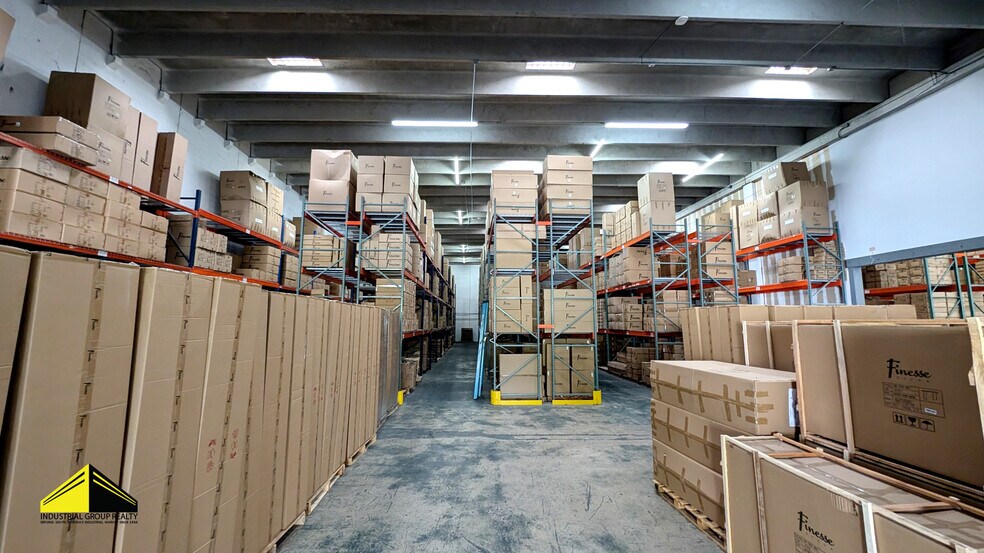 More Photos Of 2741 W 76th St, Hialeah Warehouse For Lease