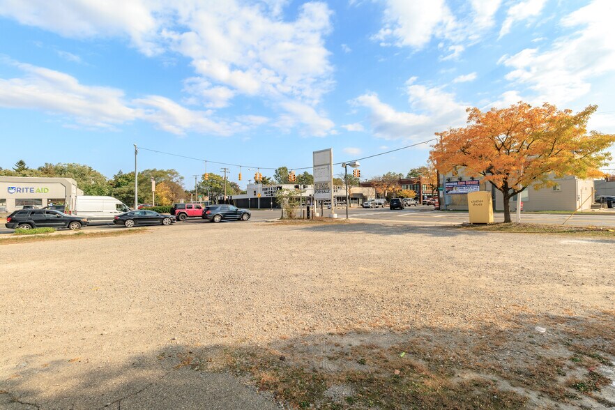 More Photos Of 1005 N Main St, Royal Oak Service Station For Sale