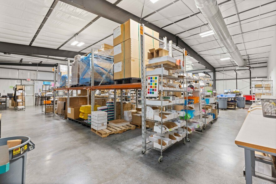 More Photos Of 220 Ibis St, Webster Showroom For Lease