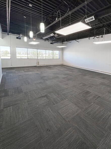 More Photos Of 3750 46th Ave SE, Calgary Warehouse For Lease