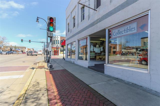 More Photos Of 401-405 S Central Ave, Marshfield Storefront For Sale