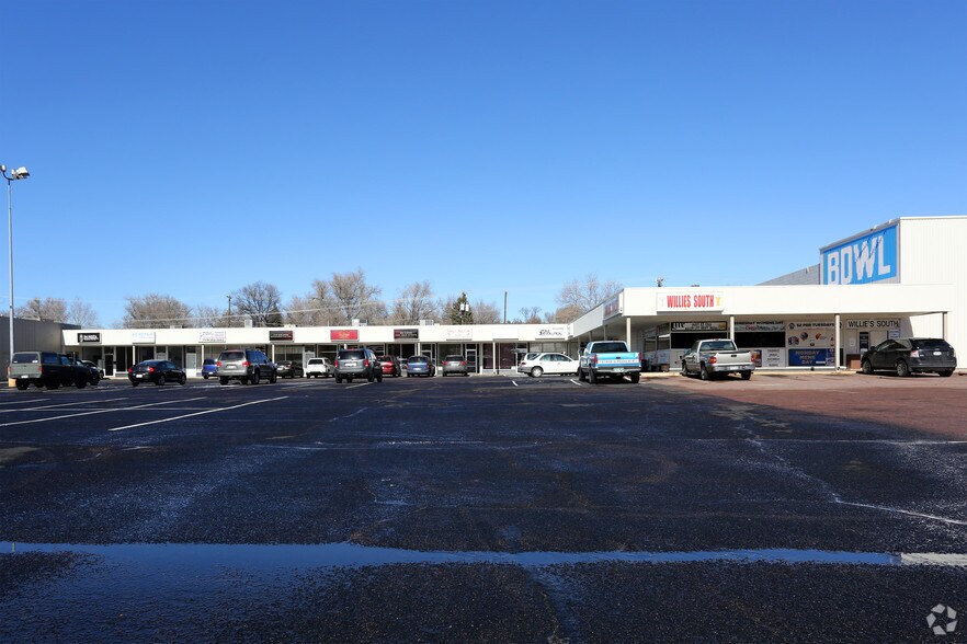 More Photos Of 1825-1865 North Circle Dr, Colorado Springs General Retail For Lease