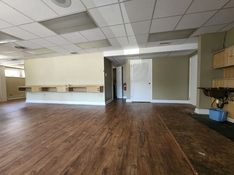 More Photos Of 410 Main St, Southington Storefront Retail Office For Sale