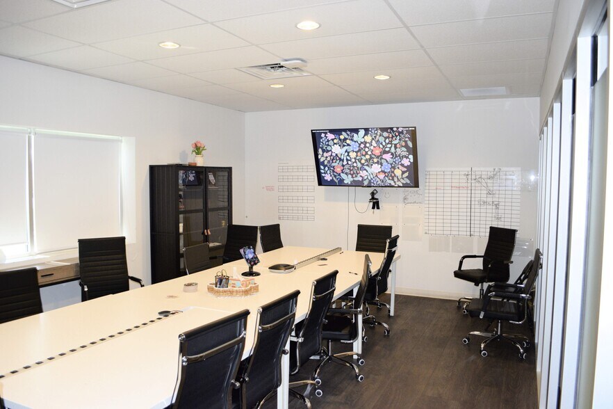 More Photos Of 133 Atlantic Dr, Maitland Warehouse For Lease