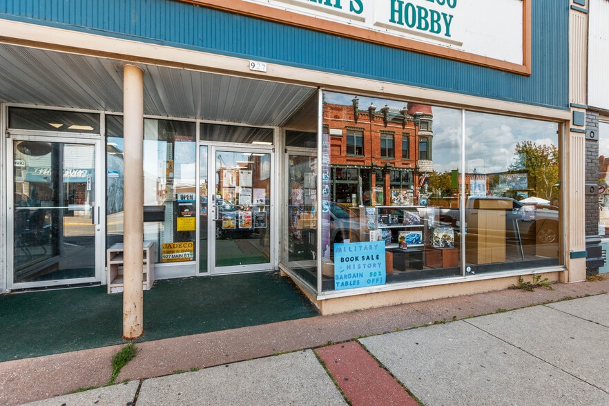 More Photos Of 927 Main St, Stevens Point Storefront Retail Residential For Sale