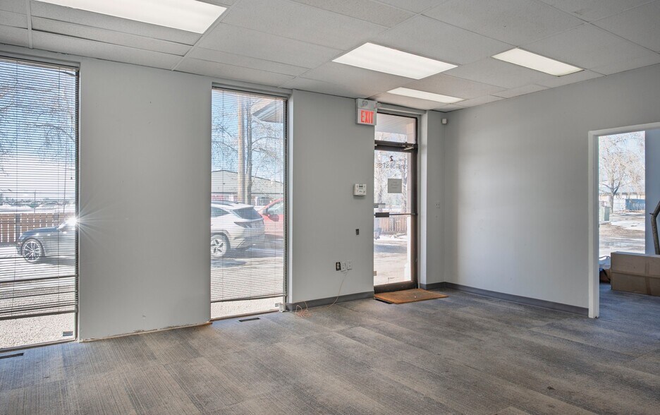 More Photos Of 5316 36th St SE, Calgary Manufacturing For Lease