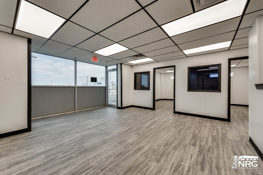 More Photos Of 3334 S Service Rd, Stanton Warehouse For Lease