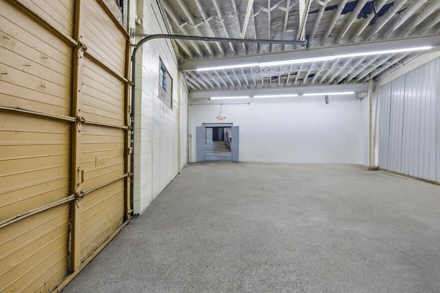 More Photos Of 223 Fearing Blvd, Toledo Freestanding For Lease