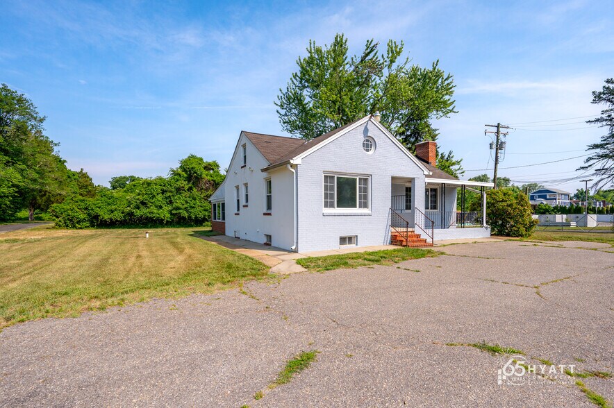 More Photos Of 2976 Solomons Island Rd, Edgewater Office For Sale