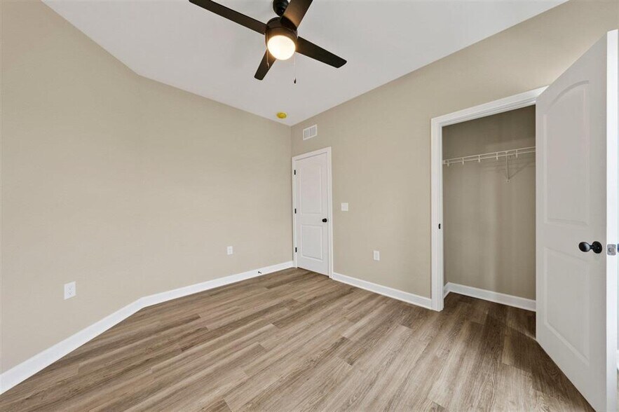 More Photos Of 721 Plano Rd, Bowling Green Apartments For Sale