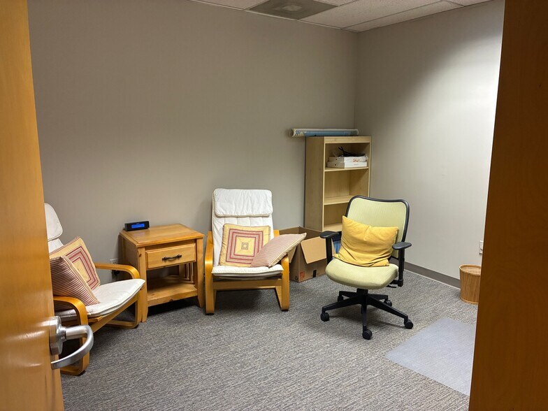 More Photos Of 9111 Cross Park Dr, Knoxville Office For Sale