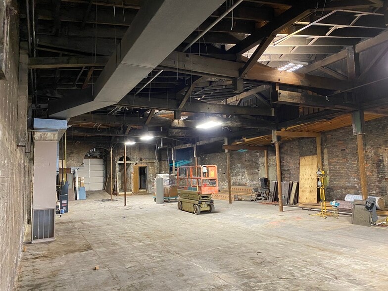 More Photos Of 18-20 NW 6th St, Evansville Restaurant For Sale